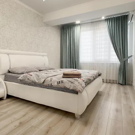 Ultracentral Ismail Apartment